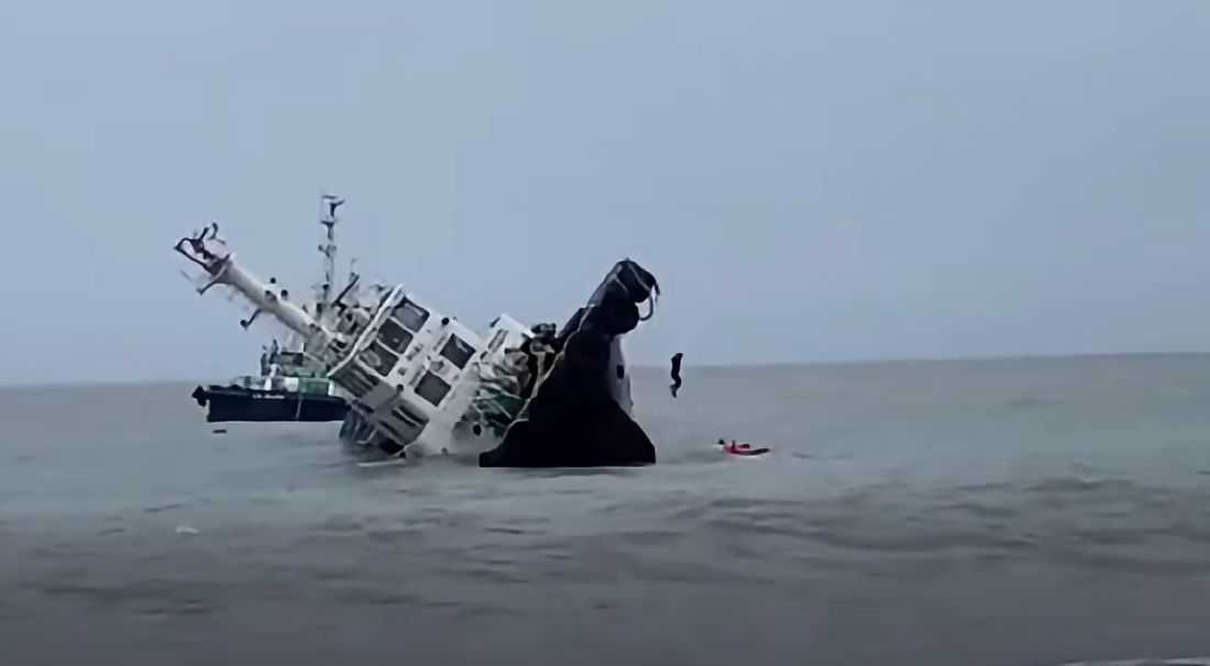 PCG rescues 10 from sunken tugboat in Zambales, monitors waters for possible oil spill
