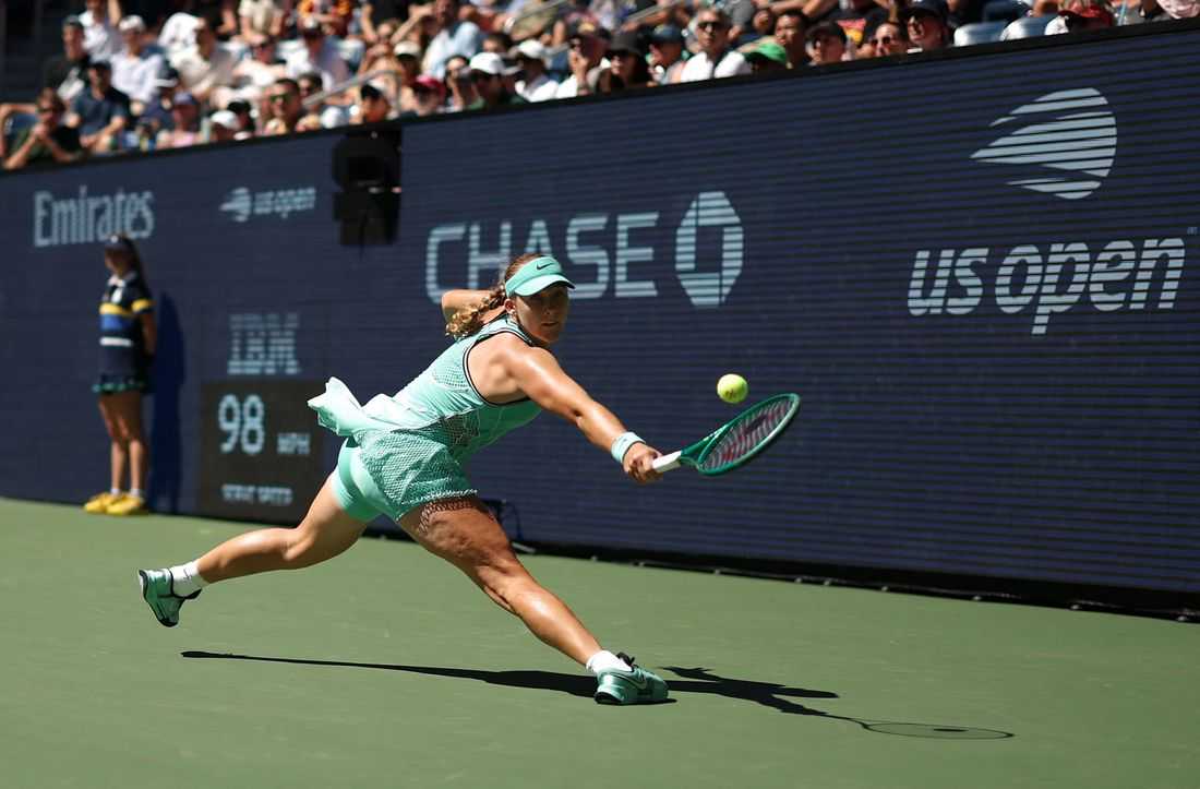 Tennis-Andreeva extends deepest US Open run into quarters