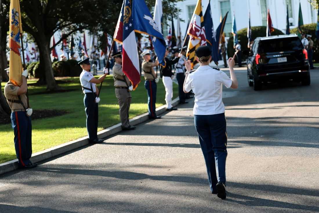 Trump plans grand spectacle for potentially tense Xi talks