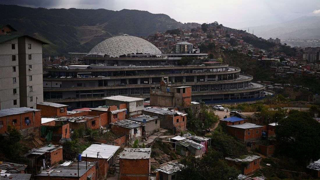 Venezuela plans amnesty law for prisoners, vows to convert major prison center