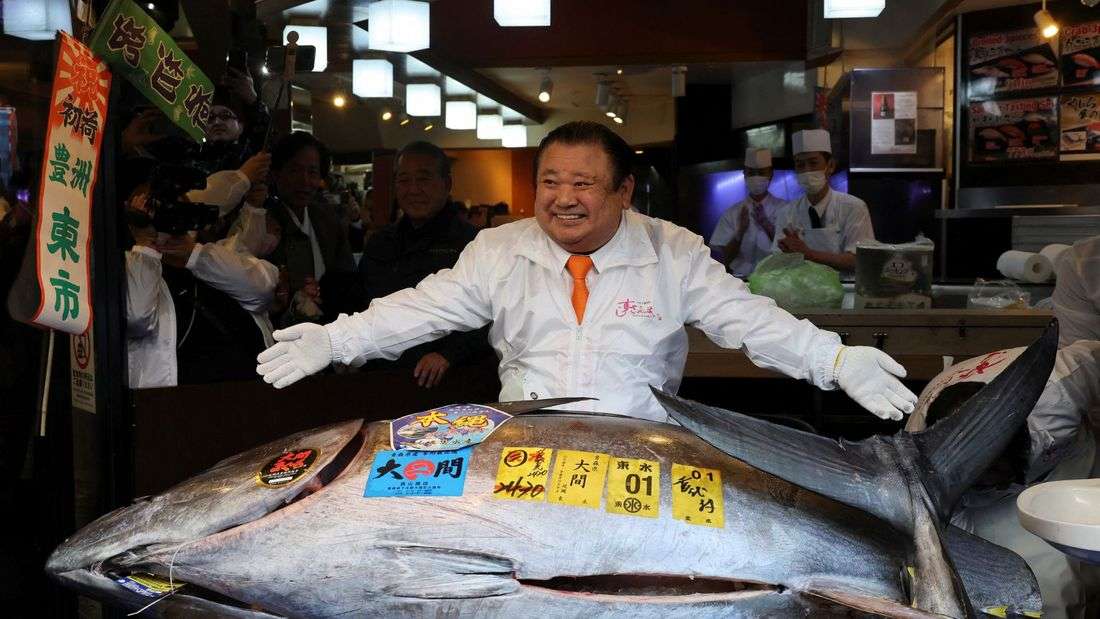 Popular Japanese sushi chain pays record $3.2 million for tuna in New Year auction
