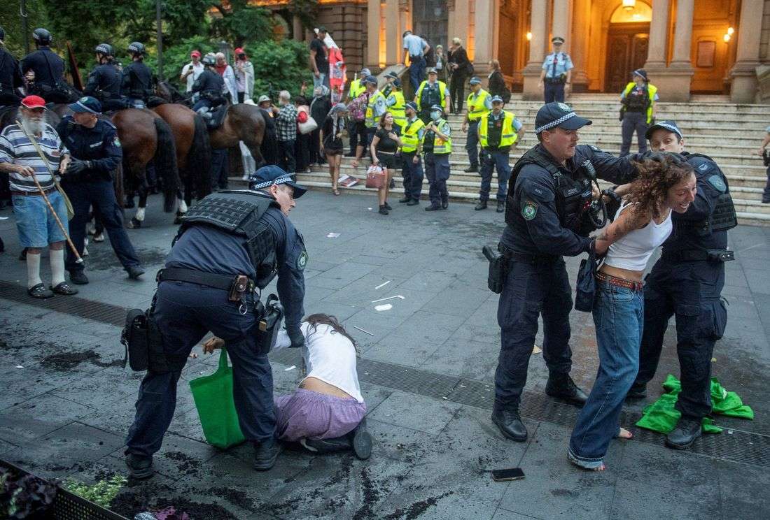 Australia urges calm after violent clashes in Sydney during Israeli President's visit