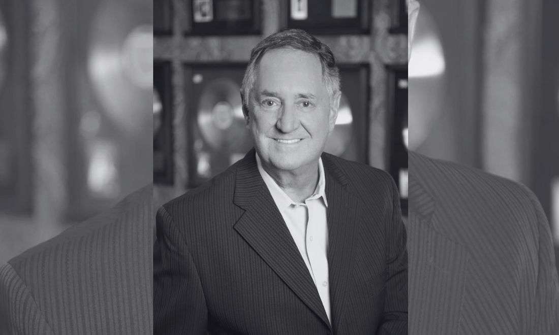 Singer-songwriter Neil Sedaka dies at 86