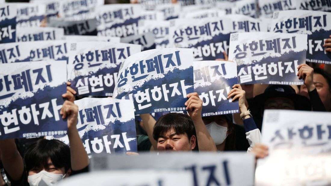 Samsung workers protest over huge pay gap with SK Hynix, threaten long strike