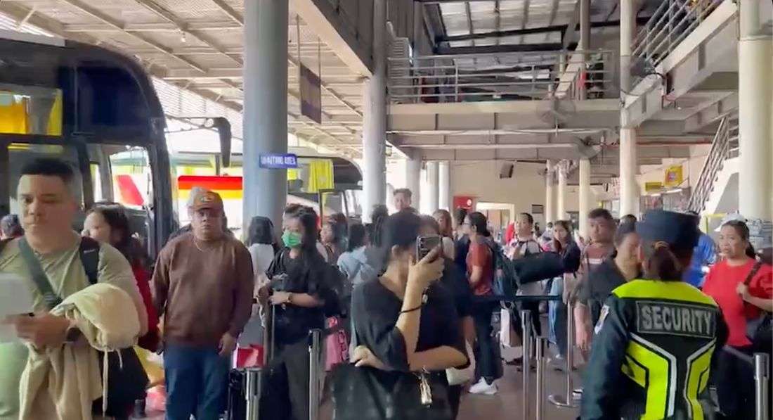 Bus terminals swamped by chance passengers; tickets sold out