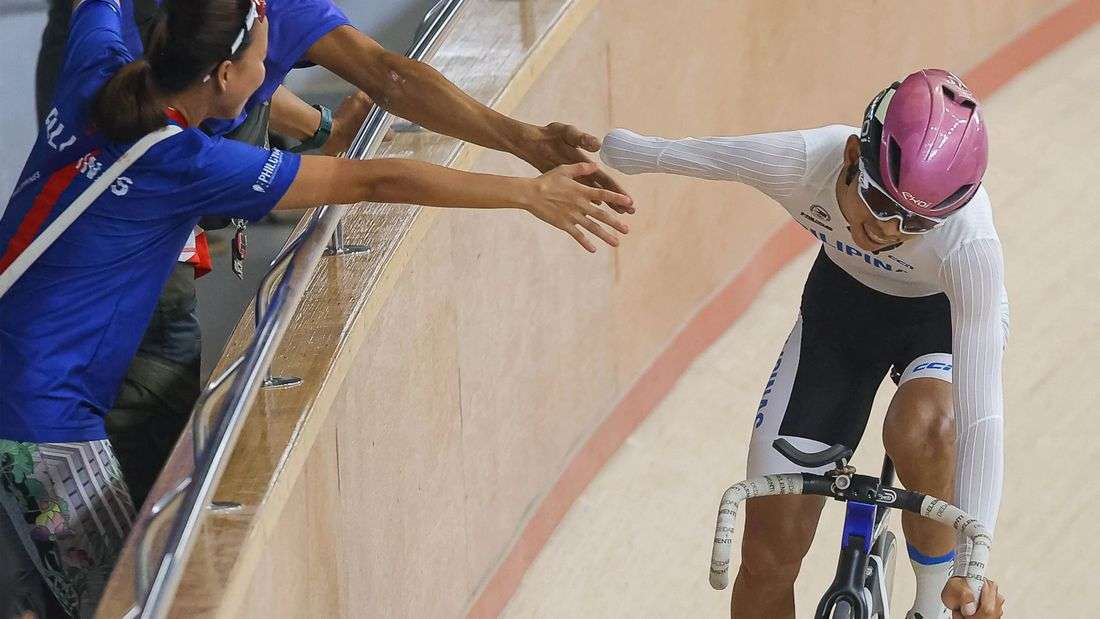 Food delivery rider sets new PH sprint record for Asian Track and Para Track Cycling in Tagaytay