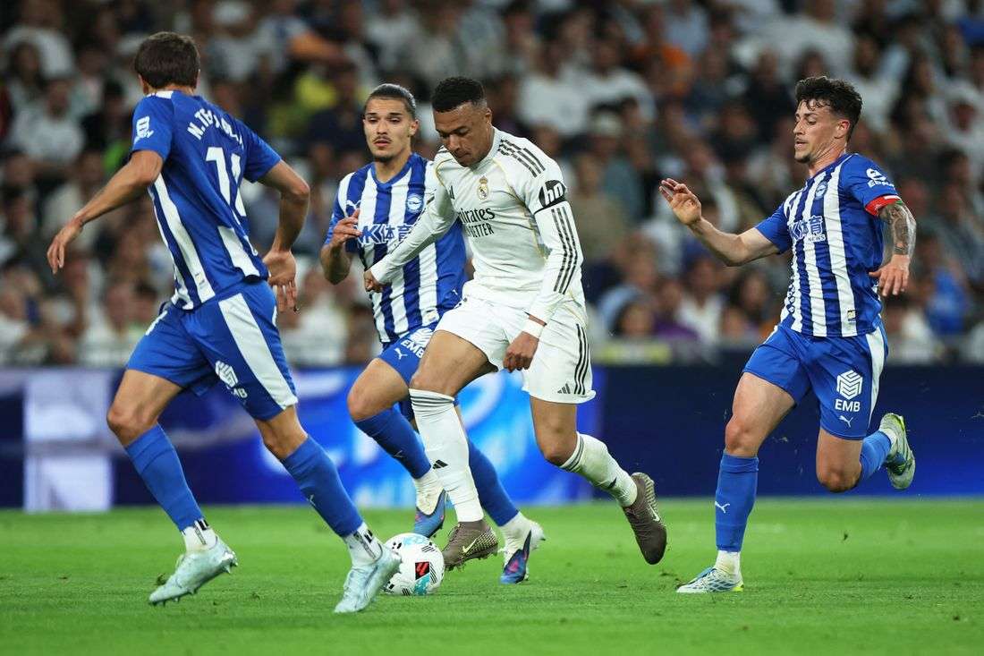 Soccer-Real Madrid edge Alaves 2-1 to end winless run