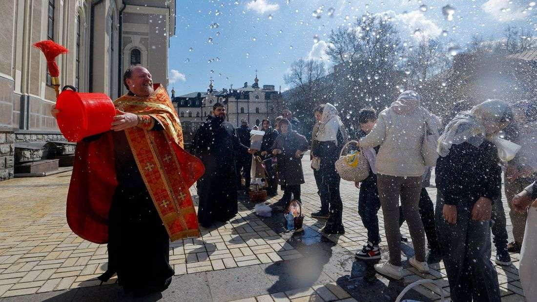 Russia, Ukraine trade accusations of Orthodox Easter ceasefire violations
