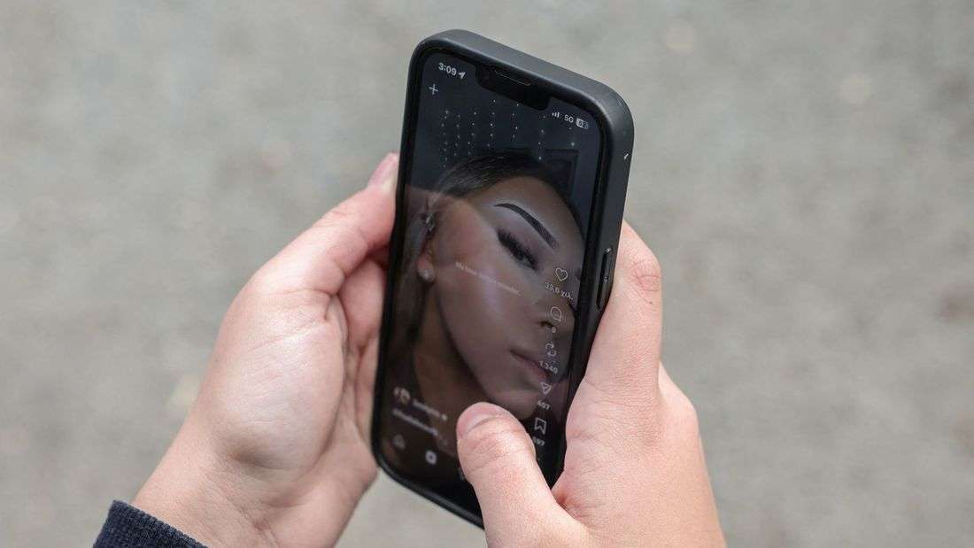 Greece to ban social media for under-15s from 2027, PM says