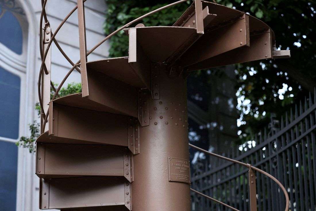 Section of Eiffel Tower staircase fetches over €450,000 at auction