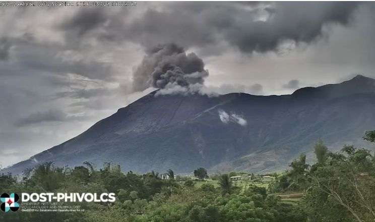 Kanlaon Volcano spews 700-meter ash plumes anew; Alert Level 2 still up — PHIVOLCS