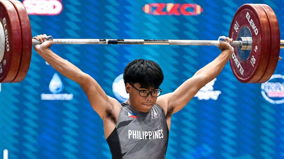 World record streak continues as Delos Santos dominates IWF junior championships