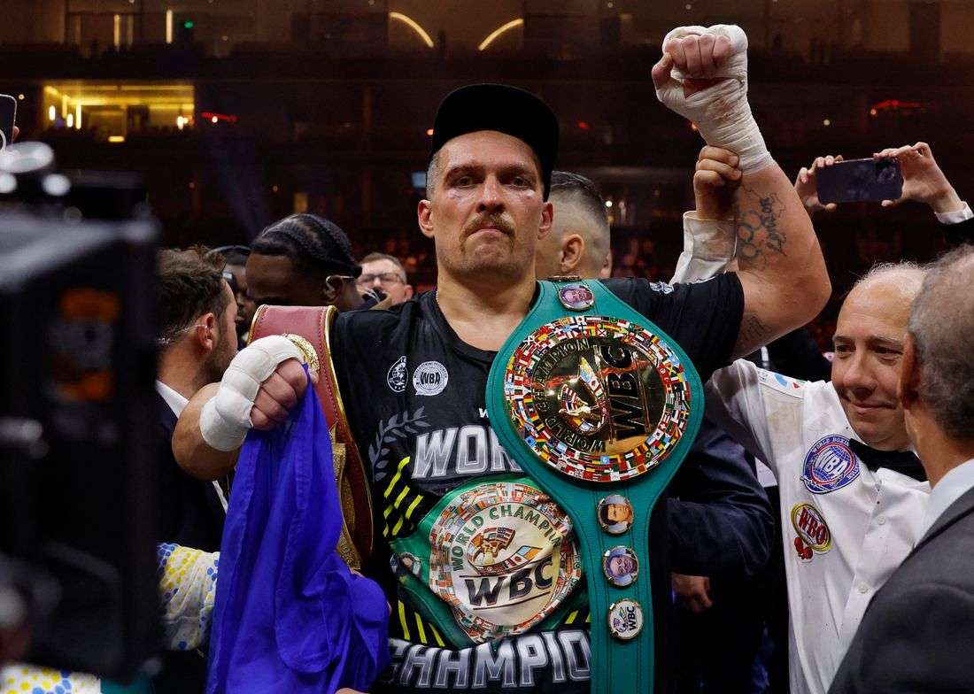 Boxing-Usyk vacates titles before 'last dance'