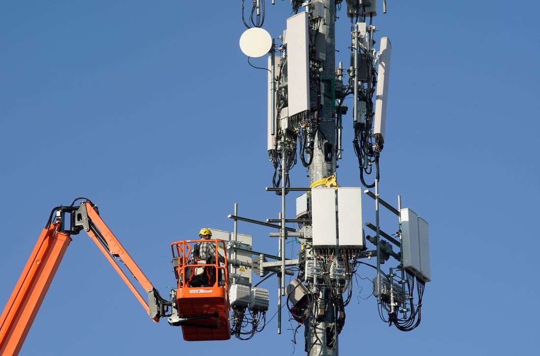 US wireless carrier Verizon to sell 274 stores, lay off another 500 corporate employees