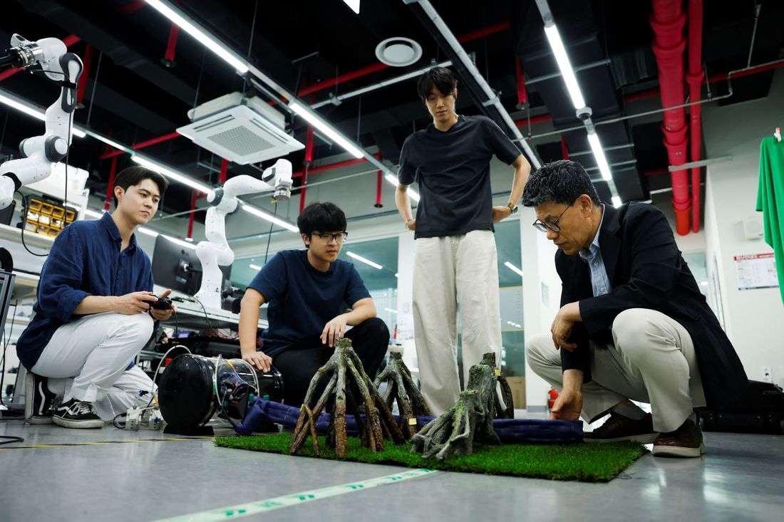South Korea-US team unveils robotic technology that dresses the wearer