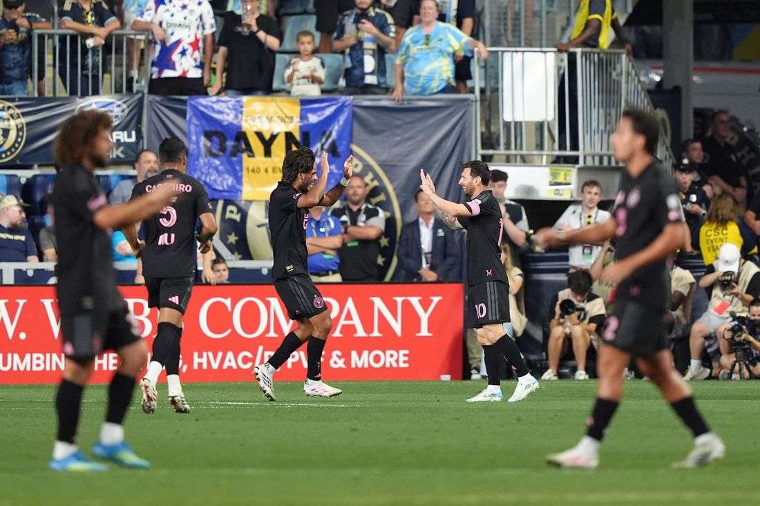 Soccer-Messi scores emotional first goal since father's death