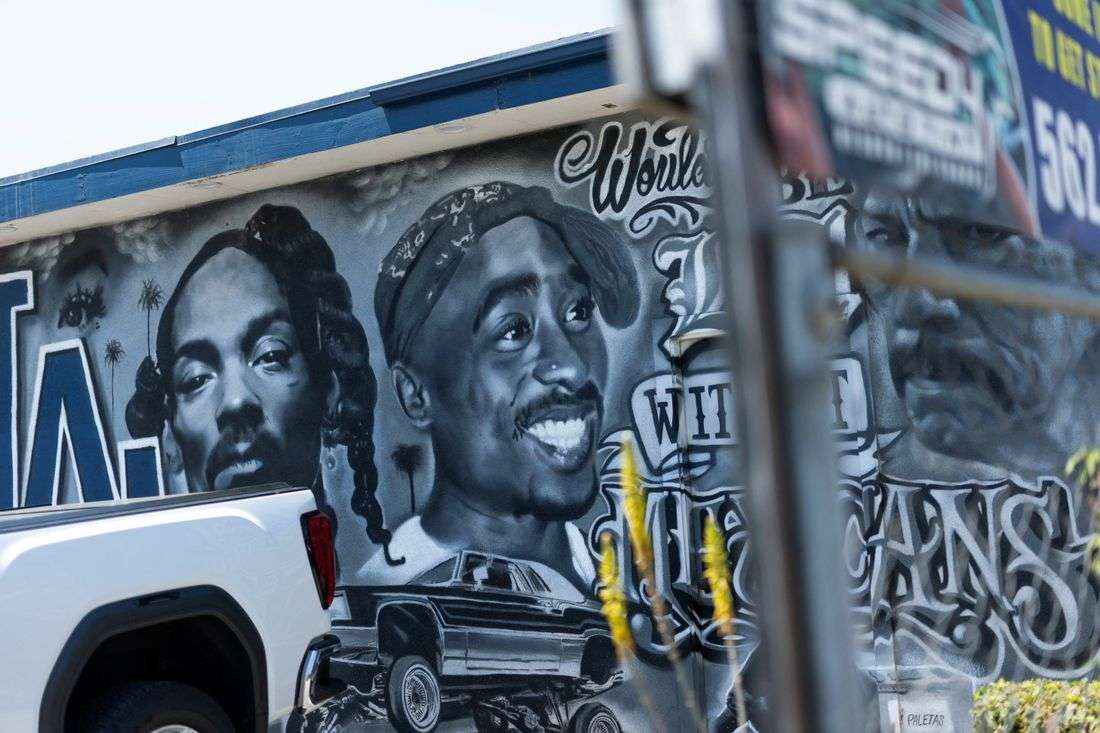 Los Angeles gang leader masterminded Tupac's drive-by killing, prosecutor tells jury