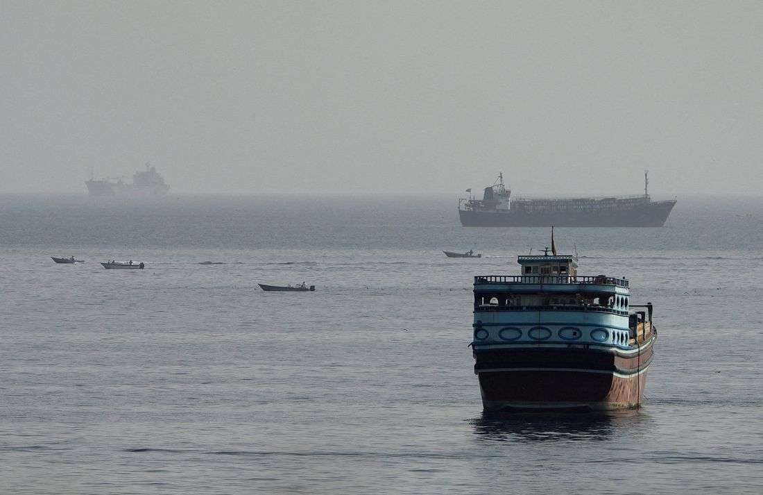 Oil falls ahead of US announcement of new sanctions on Iran