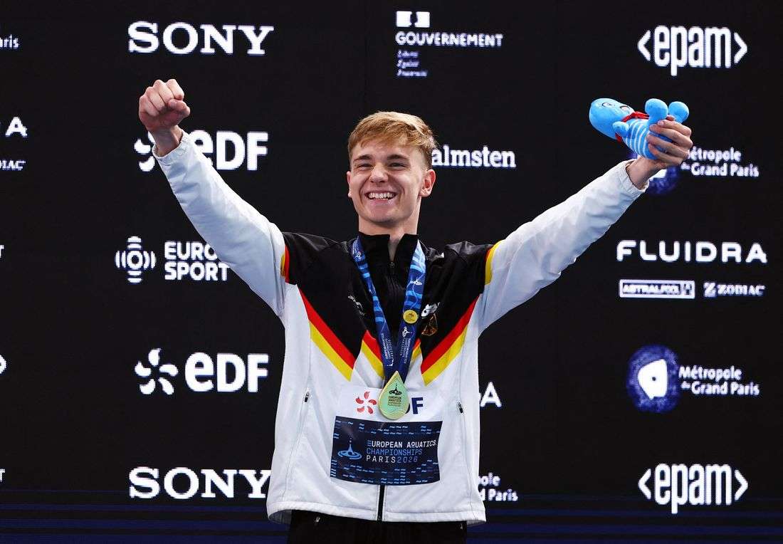 Swimming-Germany's Liebmann smashes 1500m world record