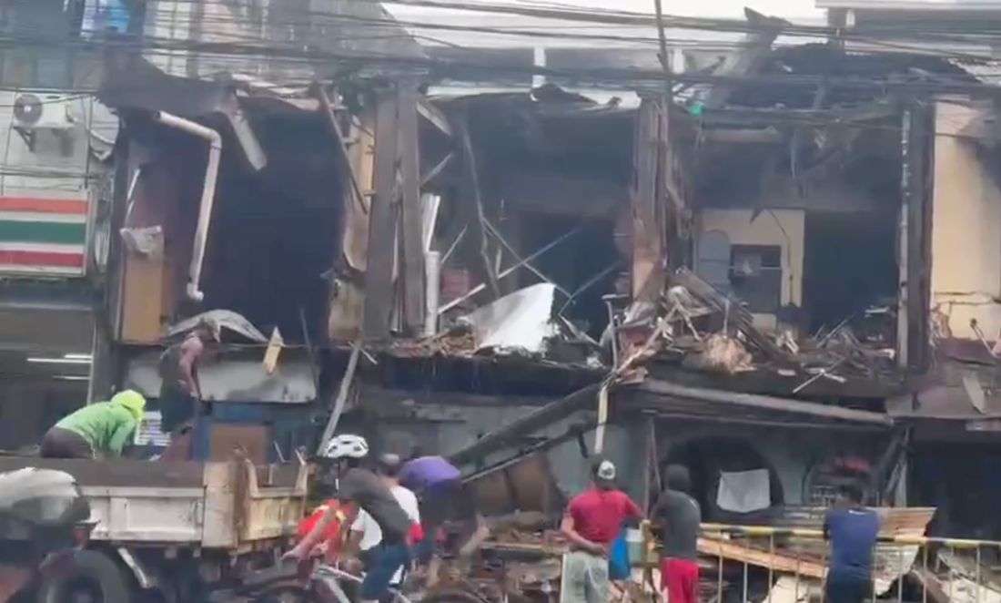 Tornado-hit apartment in Manila collapses
