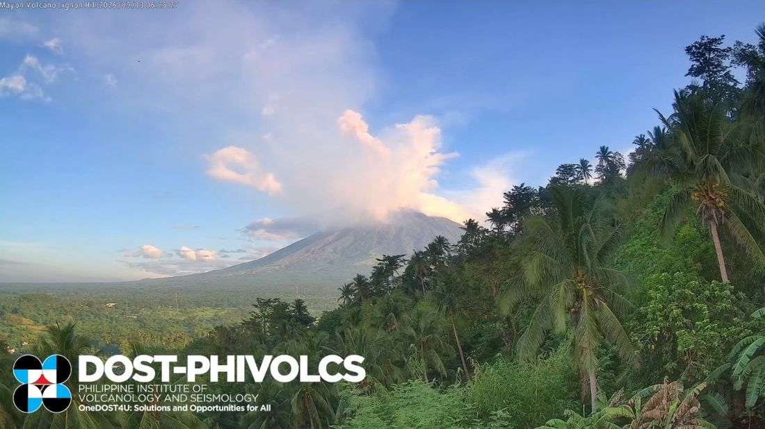 Mayon Volcano emits 600-meter high plume
