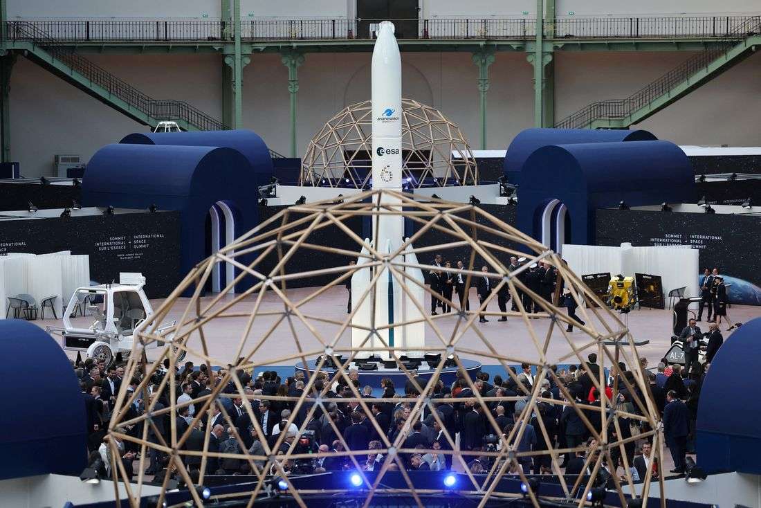Amazon lends boost to Europe's Ariane at Paris space gathering