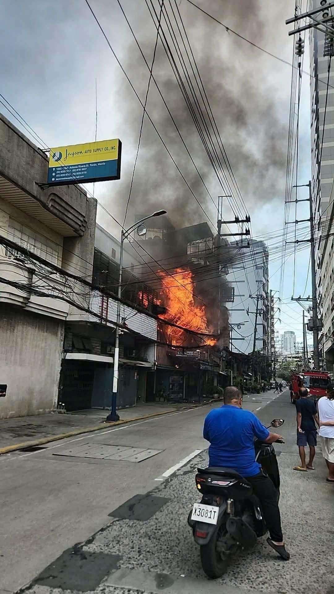 Fire hits residential, commercial building in Tondo, Manila