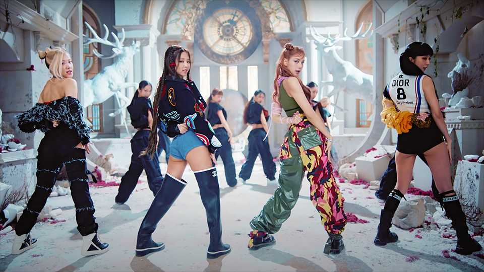 "Taste that Pink Venom" BLACKPINK tops iTunes charts all over the world with single Pink Venom