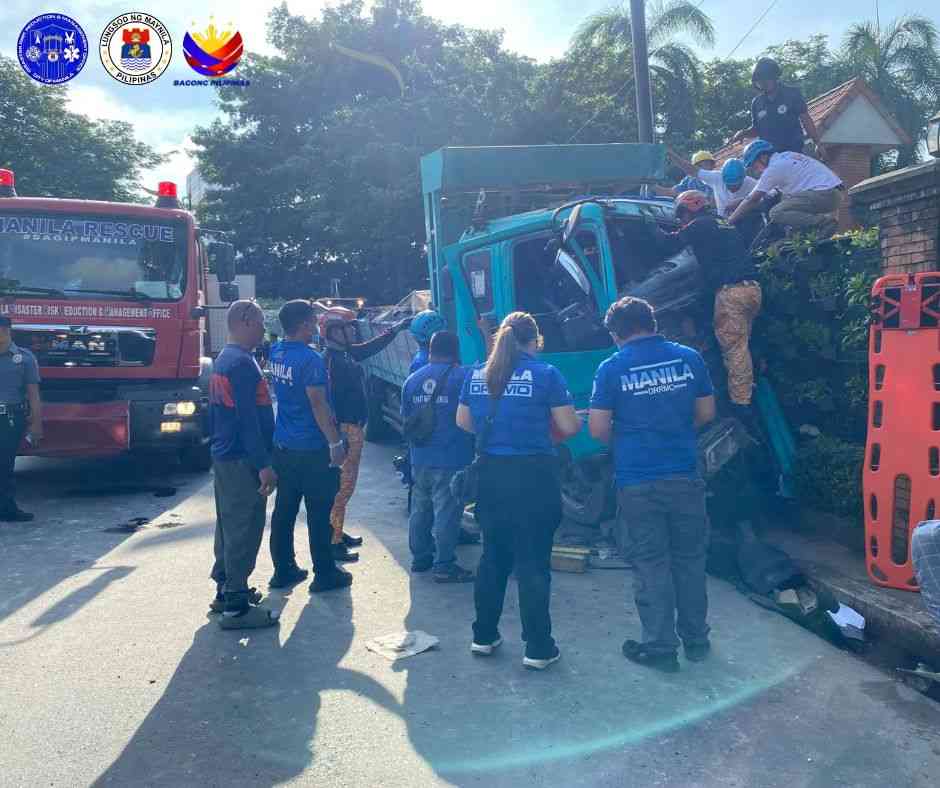 10-wheeler truck crashes to Hidden Garden in Manila; driver stuck in the driver seat for half an hour