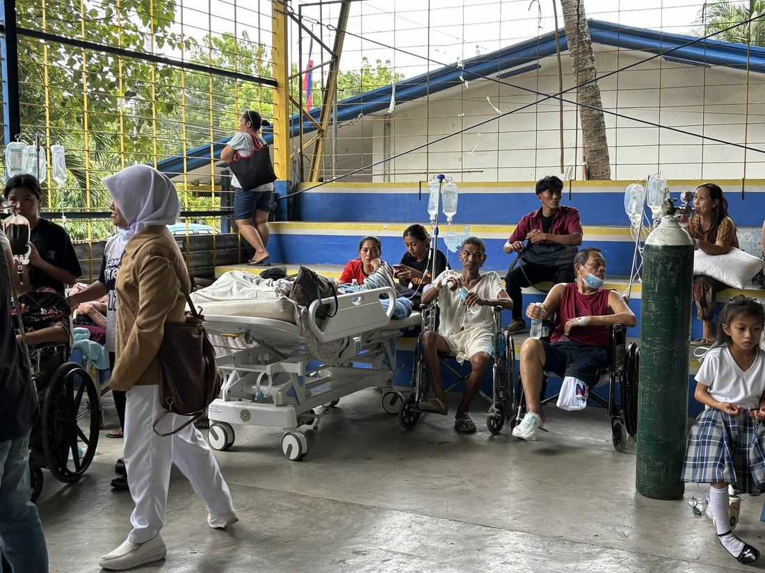 Hospital patients relocated to covered courts due to aftershocks in Mati City