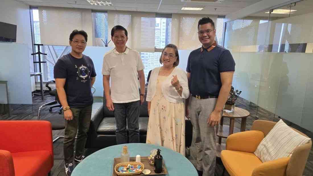 Lacson explains photo with Discayas from midterm election campaign rally invite