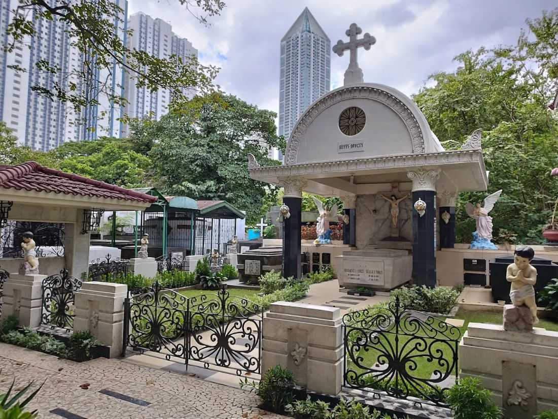 Over 22,500 visitors flock to Manila South Cemetery on eve of All Saints’ Day