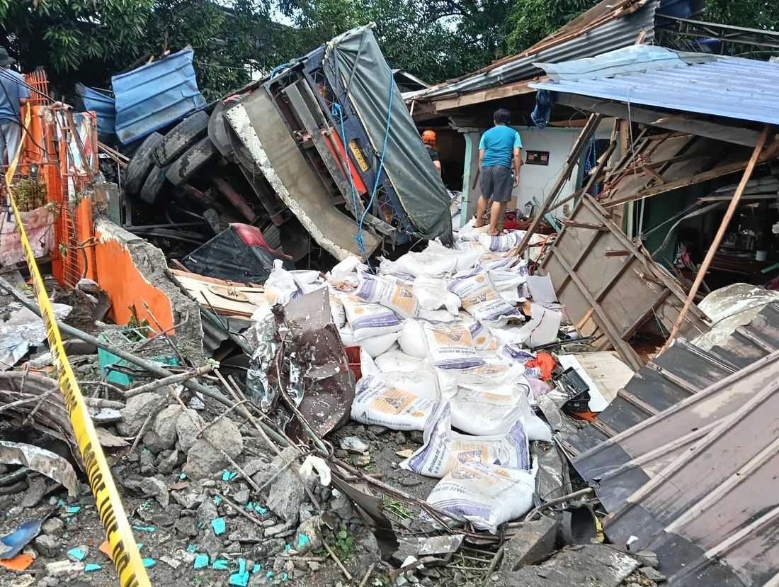 10-wheeler truck rams vehicles and houses in Lucena City; 4 dead, 8 injured