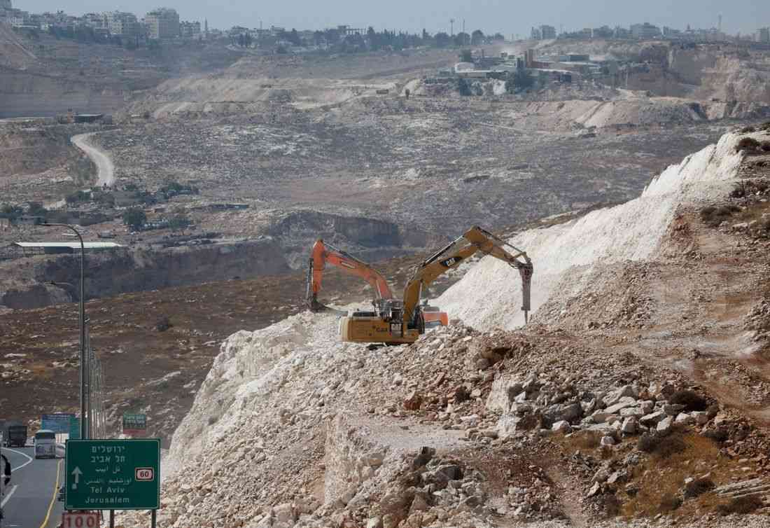 Israeli bulldozers in West Bank carve up hopes for Palestinian state