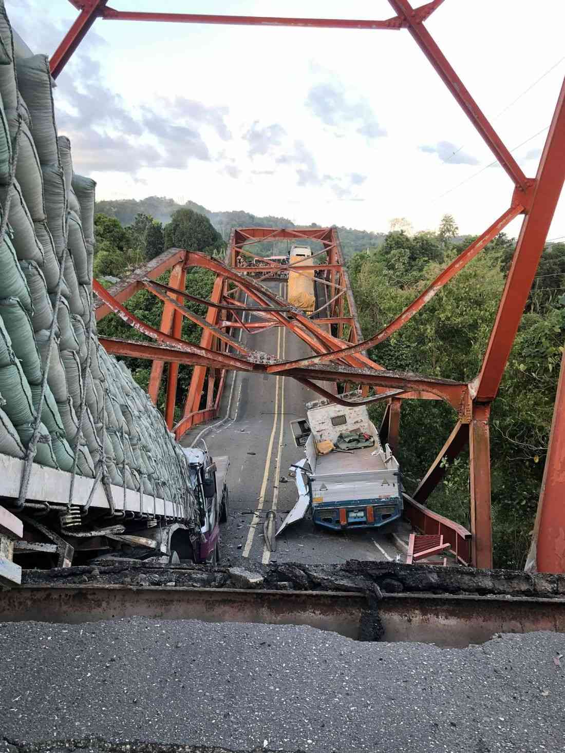 'Overloaded' trucks suspected in Cagayan's Piggatan Bridge collapse — Dizon