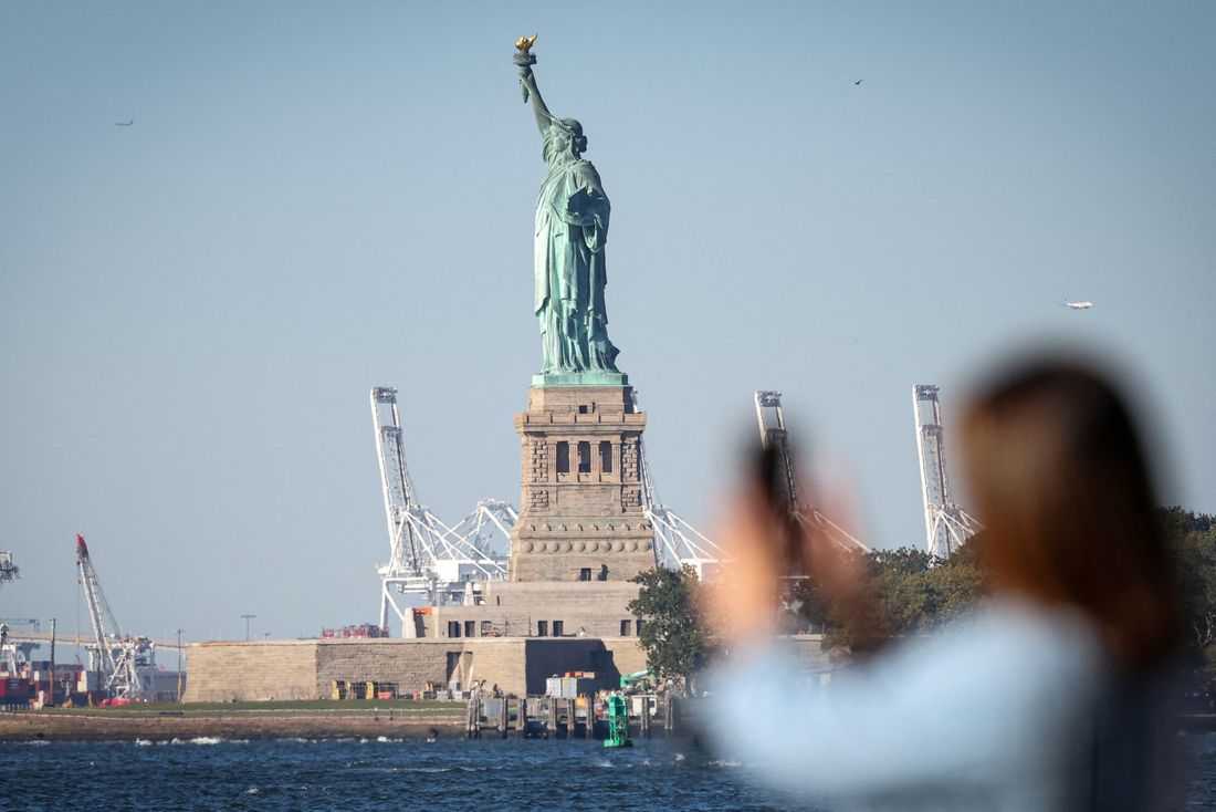 White House freezes funds for Democratic states in shutdown slap