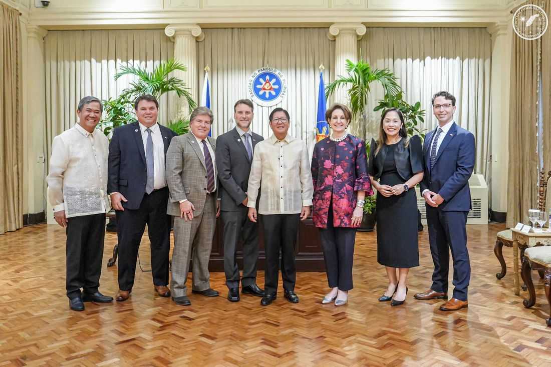 Marcos presents eight petroleum contracts to strengthen energy sector