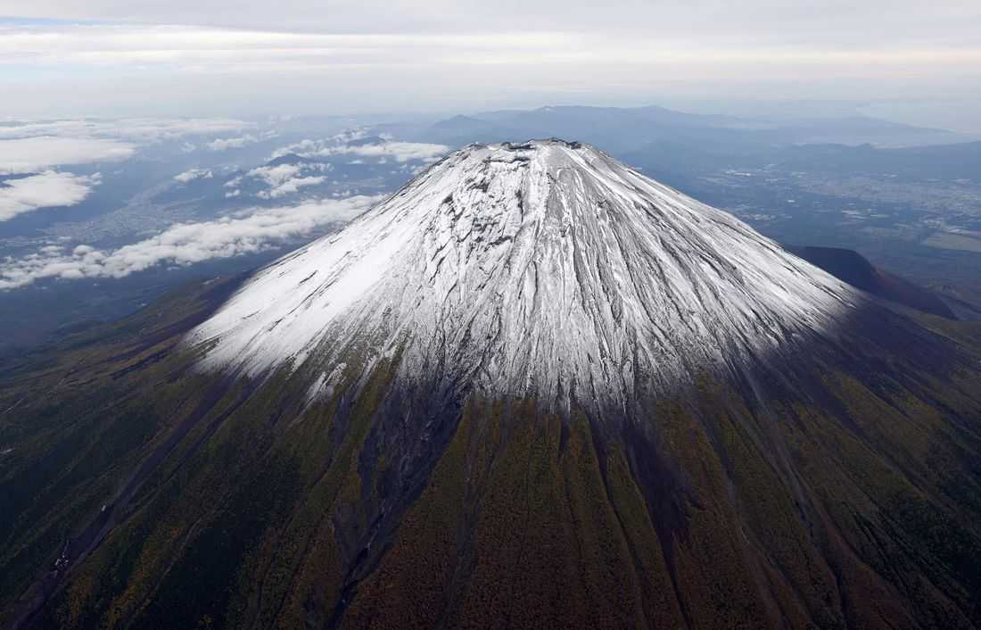 Mt. Fuji sees first snow of the season, 21 days later than usual