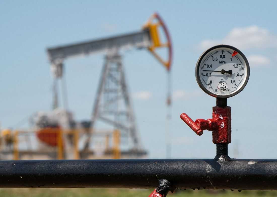 Oil set for weekly loss as Trump-Putin summit looms