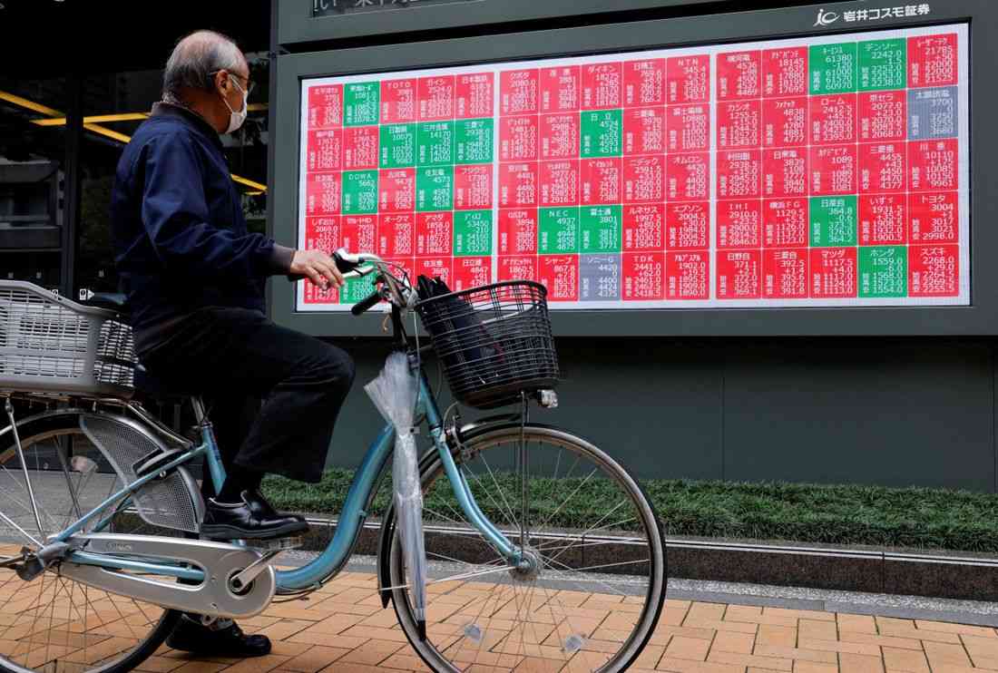 Asian shares poised for 7th month of gains; dollar climbs