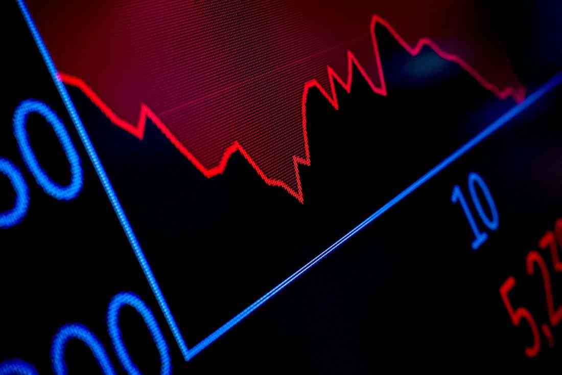 Investors use dotcom era playbook to dodge AI bubble risks