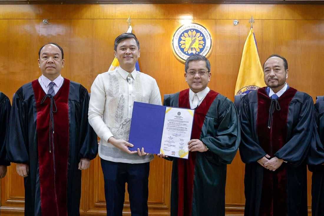New Ako Bicol Party-list representative takes oath, replacing Elizaldy Co