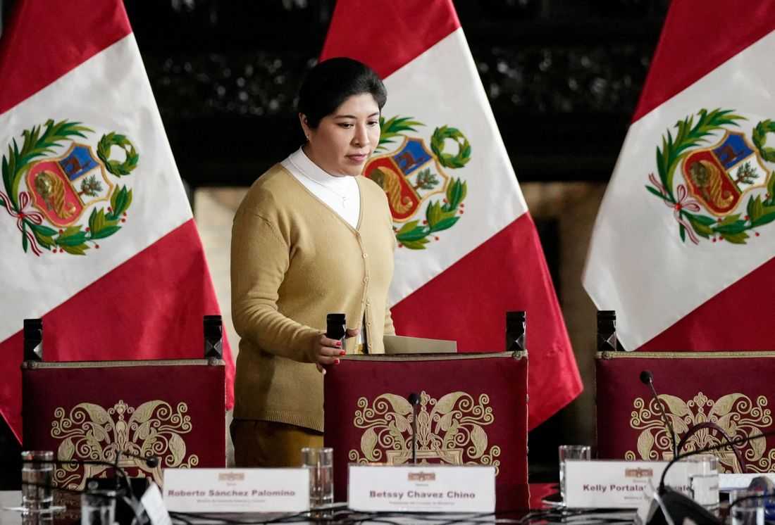 Peru orders arrest of ex-prime minister under Mexico asylum in Lima