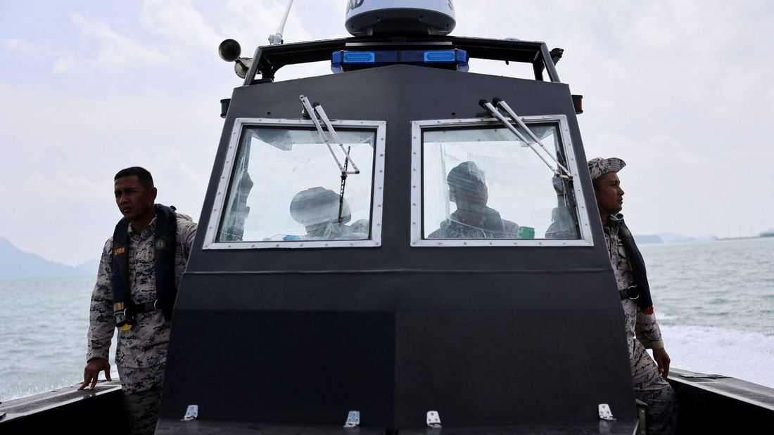 Malaysia, Thailand resume search for missing Rohingya after deadly boat sinking