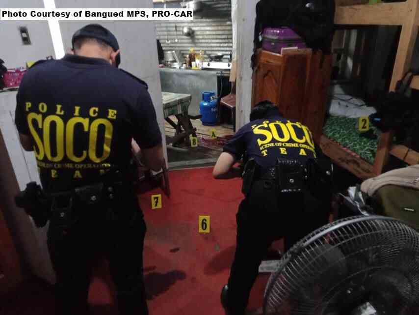 2 cops dead in shooting inside office in Abra