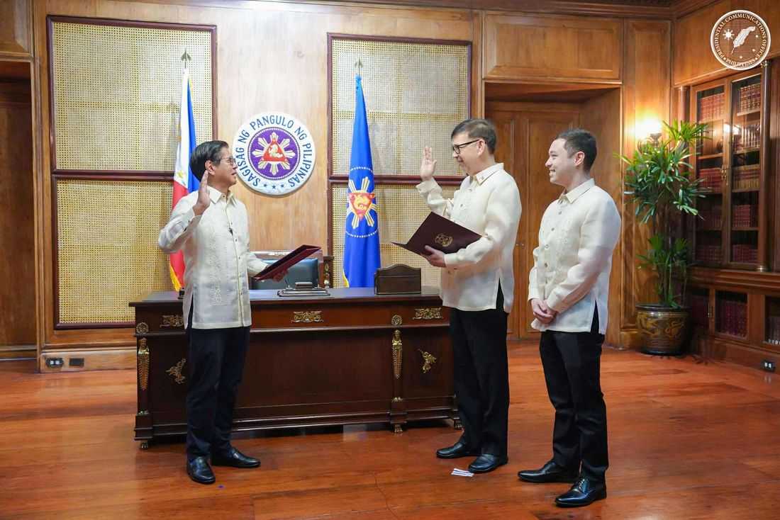 Senator Ralph Recto Signature Ralph Recto takes oath as new executive secretary
