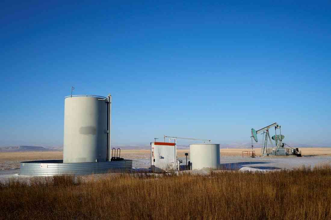 Oil prices drop 2% to one-month low as US seeks Russia-Ukraine peace deal