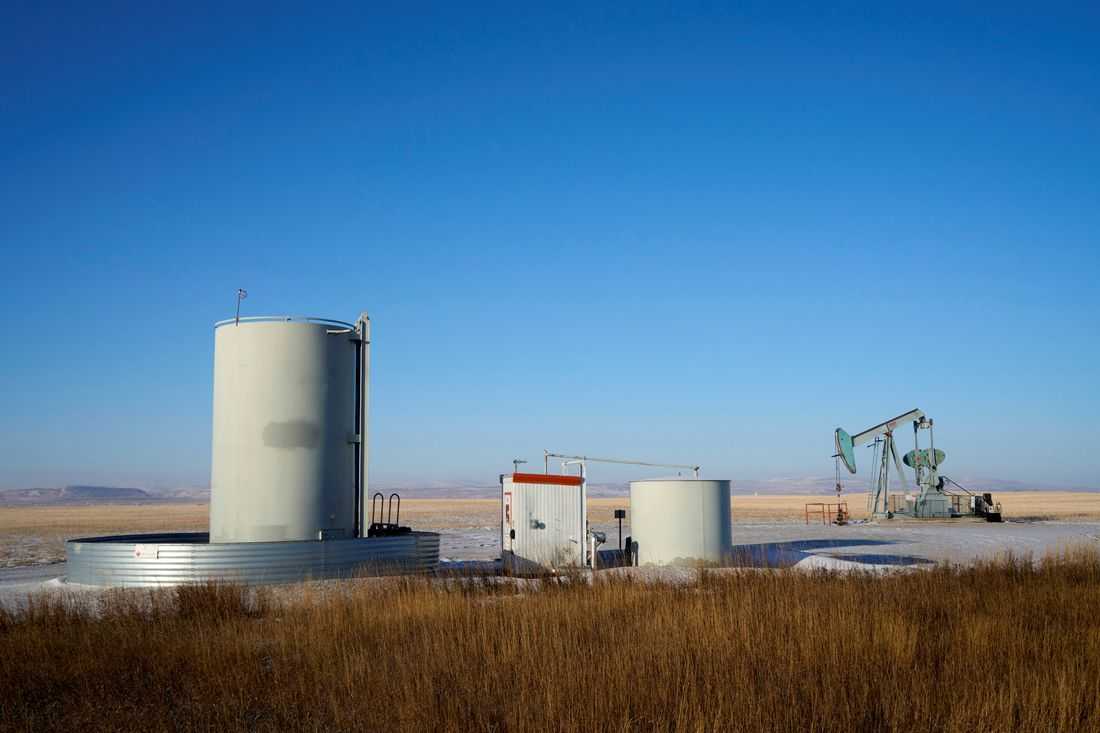 Oil prices drop 2% to one-month low as US seeks Russia-Ukraine peace deal