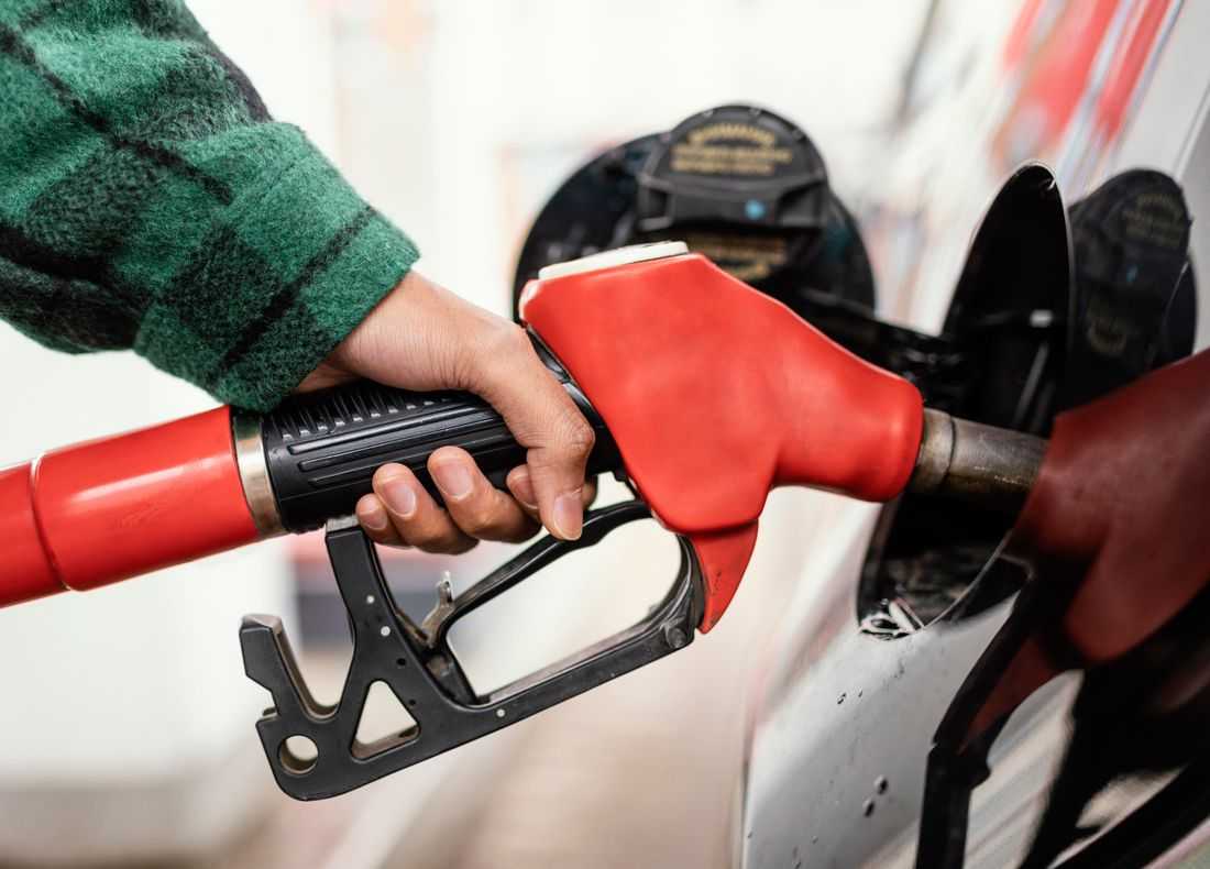 Oil companies implement oil price freeze in typhoon-hit areas following DOE’s appeal