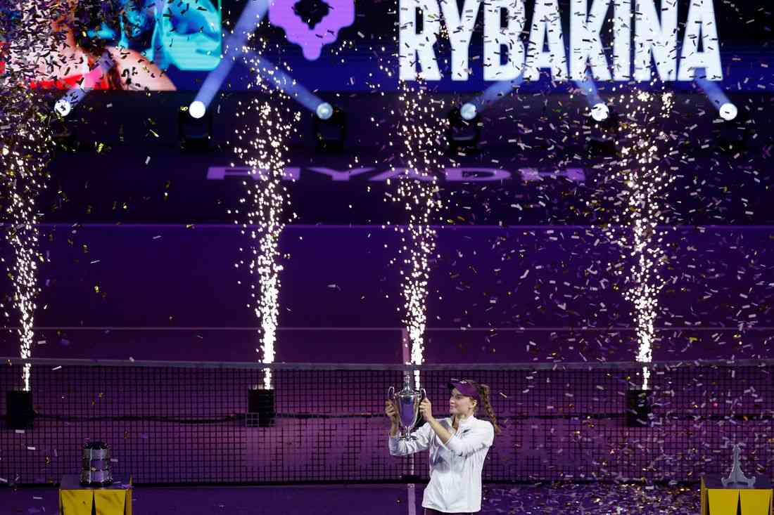 Tennis-Red-hot Rybakina scorches Sabalenka for maiden WTA Finals crown